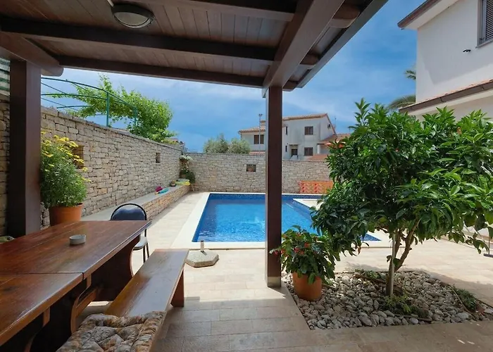 Kascuni A5 펜션 풀라